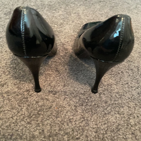Stuart Weitzman black patent leather pump size 6.5 - Picture 8 of 11